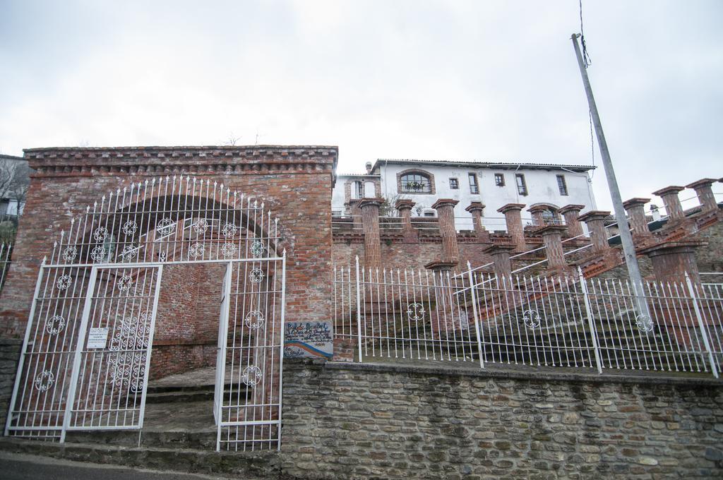 B&B I Colori Dell'Arcobaleno Belvedere Langhe Exterior foto